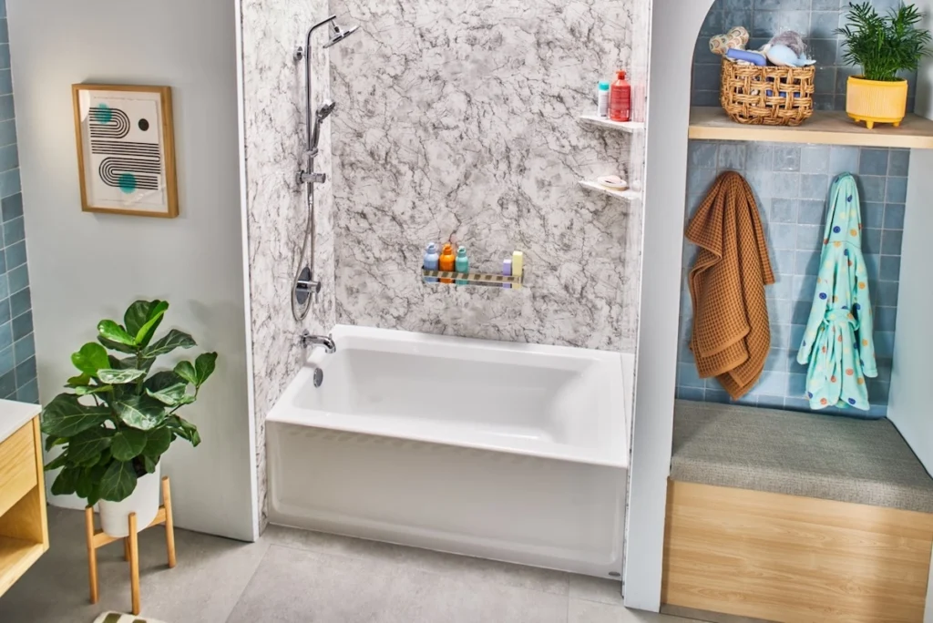 jacuzzi bathtub with towels and decoration